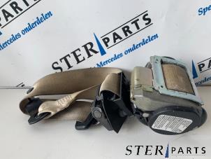 Gebruikte Veiligheidsgordel rechts-voor Mercedes E Combi (S211) 3.2 E-280 CDI 24V Prijs € 44,95 Margeregeling aangeboden door Sterparts Mercedes specialist