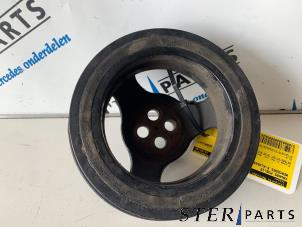 Gebruikte Krukas Poelie Mercedes E (W212) E-220 CDI 16V BlueEfficiency Prijs € 34,95 Margeregeling aangeboden door Sterparts Mercedes specialist