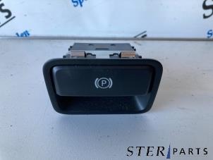 Gebruikte Handrem schakelaar Mercedes B (W246) 1.6 B-200 BlueEFFICIENCY Turbo 16V Prijs € 14,95 Margeregeling aangeboden door Sterparts Mercedes specialist