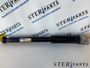 Gebruikte Schokbreker rechts-achter Mercedes C (W205) C-180 1.6 16V Prijs € 19,50 Margeregeling aangeboden door Sterparts Mercedes specialist