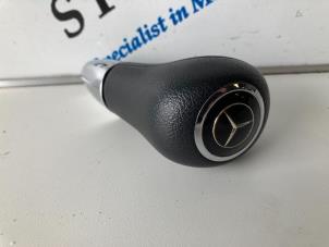 Gebruikte Pookknop Mercedes B (W245,242) 1.7 B-170 16V Prijs € 19,95 Margeregeling aangeboden door Sterparts Mercedes specialist