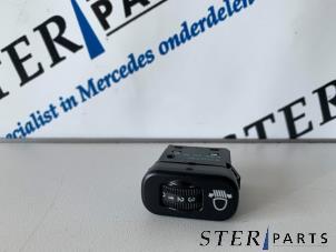 Gebruikte Schakelaar Koplamp Ihv Mercedes Sprinter 3,5t (906.73) 309 CDI 16V Prijs € 12,04 Inclusief btw aangeboden door Sterparts Mercedes specialist