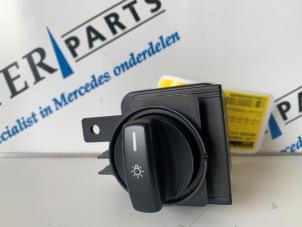 Gebruikte Licht Schakelaar Mercedes A (W169) 2.0 A-160 CDI 16V 5-Drs. Prijs € 24,95 Margeregeling aangeboden door Sterparts Mercedes specialist