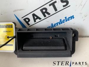 Gebruikte Handgreep Achterklep Mercedes S (W221) 3.0 S-320 CDI 24V 4-Matic Prijs € 14,95 Margeregeling aangeboden door Sterparts Mercedes specialist