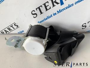 Gebruikte Veiligheidsgordel midden-achter Mercedes ML II (164/4JG) 3.0 ML-280 CDI 4-Matic V6 24V Prijs € 45,00 Margeregeling aangeboden door Sterparts Mercedes specialist