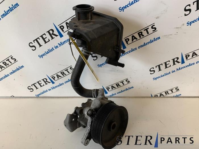 Gebruikte Servopomp Mercedes S (W221) 3.0 S-320 CDI 24V Prijs € 125,00 Margeregeling aangeboden door Sterparts Mercedes specialist