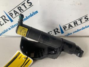 Gebruikte Koplamp Sproeier Mercedes ML II (164/4JG) 3.0 ML-280 CDI 4-Matic V6 24V Prijs € 24,95 Margeregeling aangeboden door Sterparts Mercedes specialist