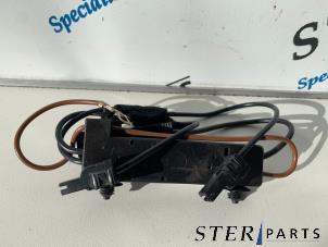 Gebruikte Antenne Versterker Mercedes C (W204) 2.2 C-200 CDI 16V BlueEFFICIENCY Prijs € 12,50 Margeregeling aangeboden door Sterparts Mercedes specialist
