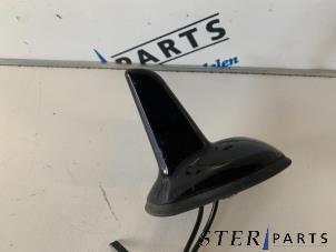 Gebruikte Antenne Mercedes S (W221) 3.0 S-320 CDI 24V Prijs € 45,00 Margeregeling aangeboden door Sterparts Mercedes specialist