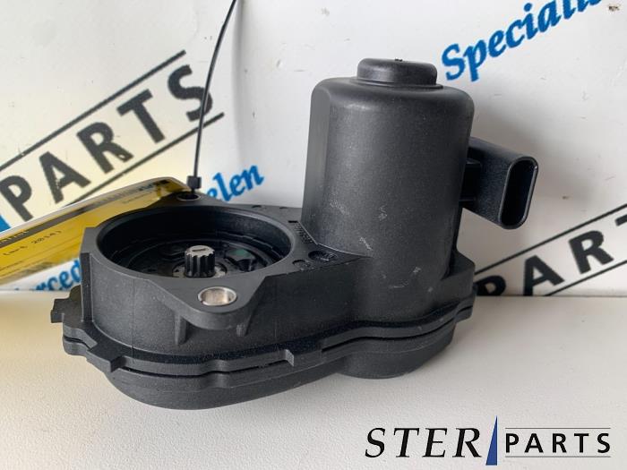Gebruikte Computer Handrem Mercedes B (W246/W242) 1.6 B-200 BlueEFFICIENCY Turbo 16V Prijs € 54,45 Inclusief btw aangeboden door Sterparts Mercedes specialist