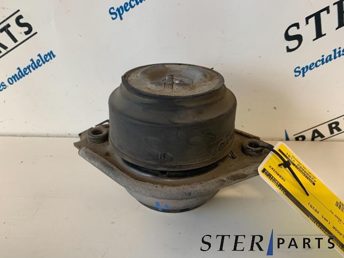 Gebruikte Motorrubber Mercedes R (W251) 3.5 350 V6 24V 4-Matic Prijs € 40,00 Margeregeling aangeboden door Sterparts Mercedes specialist