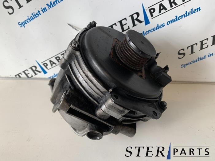 Gebruikte Dynamo Mercedes S (W220) 3.2 S-320 CDI 24V Prijs € 99,50 Margeregeling aangeboden door Sterparts Mercedes specialist