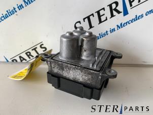 Gebruikte Element Kachelverwarming Mercedes S (W220) 3.2 S-320 CDI 24V Prijs € 44,95 Margeregeling aangeboden door Sterparts Mercedes specialist