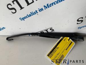 Gebruikte Ruitenwisserarm achter Mercedes A (W168) 1.4 A-140 Prijs € 9,50 Margeregeling aangeboden door Sterparts Mercedes specialist