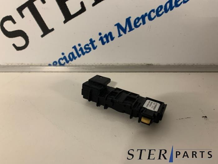 Gebruikte Temperatuursensor binnen Mercedes C Estate (S204) 2.2 C-220 CDI 16V BlueEfficiency Prijs € 12,50 Margeregeling aangeboden door Sterparts Mercedes specialist