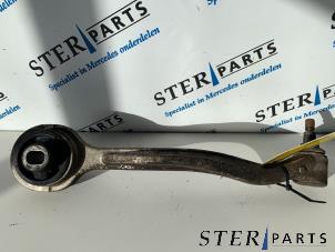 Gebruikte Reactiestang links-voor Mercedes S (W220) 3.2 S-320 CDI 24V Prijs € 40,00 Margeregeling aangeboden door Sterparts Mercedes specialist