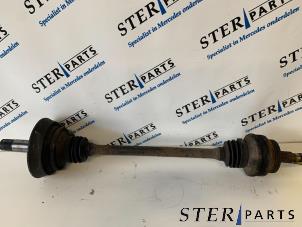 Gebruikte Aandrijfas rechts-achter Mercedes E (W211) 4.0 E-420 CDI 32V Prijs € 75,00 Margeregeling aangeboden door Sterparts Mercedes specialist