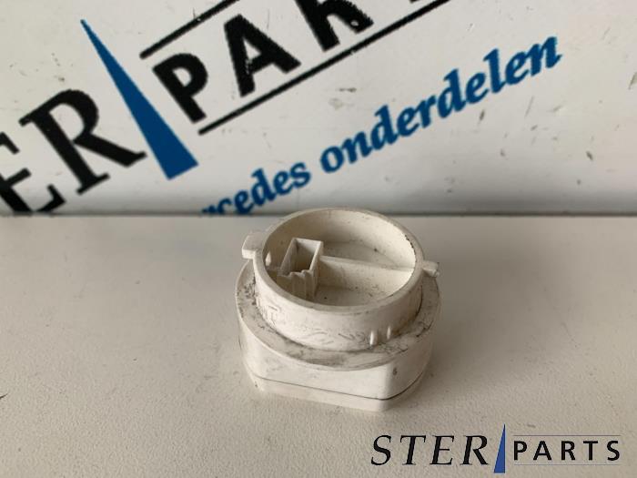 Gebruikte Sensor Temperatuur binnen Mercedes E (W211) 2.2 E-200 CDI 16V Prijs € 14,95 Margeregeling aangeboden door Sterparts Mercedes specialist