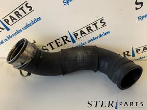 Gebruikte Intercooler Slang Mercedes E (W211) 2.2 E-220 CDI 16V Prijs € 15,00 Margeregeling aangeboden door Sterparts Mercedes specialist