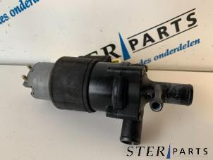 Gebruikte Waterpomp Mercedes CLK (C208) 2.0 200 16V Prijs € 29,95 Margeregeling aangeboden door Sterparts Mercedes specialist