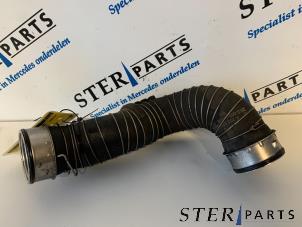 Gebruikte Intercooler Slang Mercedes C (W203) 1.8 C-230K 16V Prijs € 25,00 Margeregeling aangeboden door Sterparts Mercedes specialist