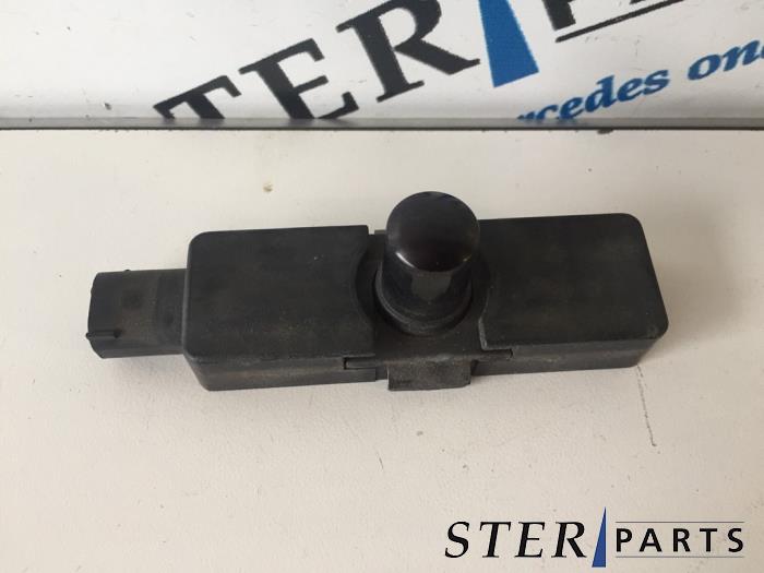 Gebruikte Lichtsensor Mercedes S (W220) 3.2 S-320 18V Prijs € 35,00 Margeregeling aangeboden door Sterparts Mercedes specialist