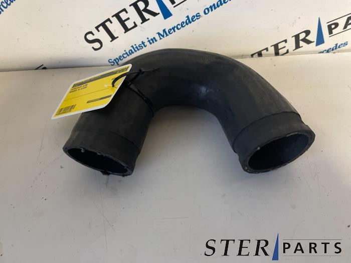 Gebruikte Intercooler Slang Mercedes ML I (163) 400 4.0 CDI V8 32V Prijs € 30,00 Margeregeling aangeboden door Sterparts Mercedes specialist