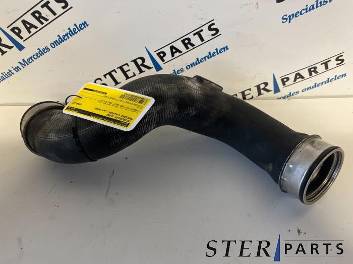 Gebruikte Intercooler Slang Mercedes S (W220) 3.2 S-320 CDI 24V Prijs € 20,00 Margeregeling aangeboden door Sterparts Mercedes specialist