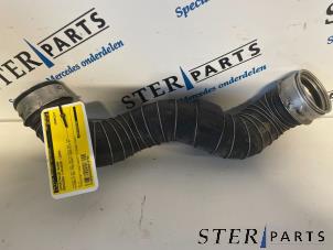 Gebruikte Intercooler Slang Mercedes C (W203) 1.8 C-230K 16V Prijs € 25,00 Margeregeling aangeboden door Sterparts Mercedes specialist