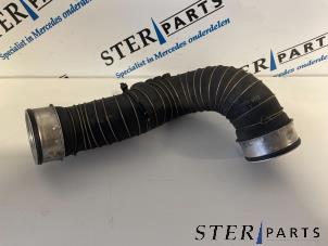 Gebruikte Intercooler Slang Mercedes C (W203) 1.8 C-230K 16V Prijs € 25,00 Margeregeling aangeboden door Sterparts Mercedes specialist