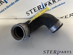 Gebruikte Intercooler Slang Mercedes C (W203) 2.2 C-220 CDI 16V Prijs € 20,00 Margeregeling aangeboden door Sterparts Mercedes specialist