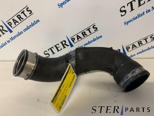 Gebruikte Intercooler Slang Mercedes E (W211) 2.2 E-220 CDI 16V Prijs € 15,00 Margeregeling aangeboden door Sterparts Mercedes specialist