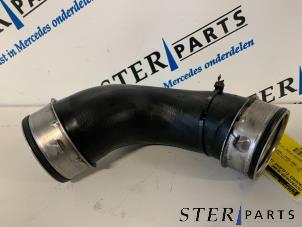 Gebruikte Intercooler Slang Mercedes E (W211) 2.7 E-270 CDI 20V Prijs € 15,00 Margeregeling aangeboden door Sterparts Mercedes specialist