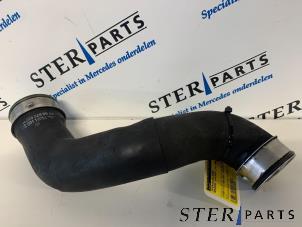 Gebruikte Intercooler Slang Mercedes S (W220) 3.2 S-320 CDI 24V Prijs € 20,00 Margeregeling aangeboden door Sterparts Mercedes specialist
