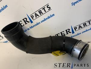 Gebruikte Intercooler Slang Mercedes E (W211) 2.2 E-220 CDI 16V Prijs € 15,00 Margeregeling aangeboden door Sterparts Mercedes specialist