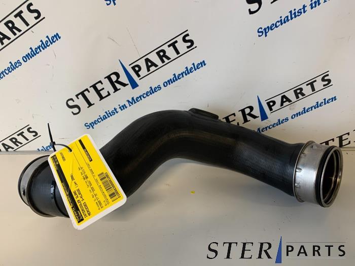 Gebruikte Intercooler Slang Mercedes S (W220) 3.2 S-320 CDI 24V Prijs € 20,00 Margeregeling aangeboden door Sterparts Mercedes specialist