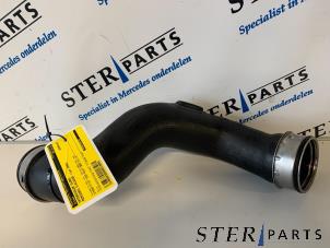 Gebruikte Intercooler Slang Mercedes S (W220) 3.2 S-320 CDI 24V Prijs € 20,00 Margeregeling aangeboden door Sterparts Mercedes specialist