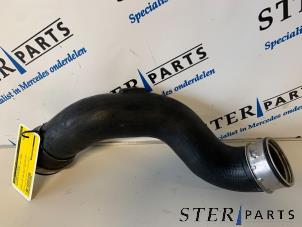 Gebruikte Intercooler Slang Mercedes S (W220) 3.2 S-320 CDI 24V Prijs € 20,00 Margeregeling aangeboden door Sterparts Mercedes specialist