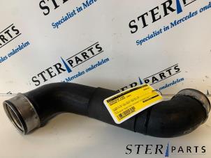 Gebruikte Intercooler Slang Mercedes E (W211) 3.2 E-320 CDI 24V Prijs € 15,00 Margeregeling aangeboden door Sterparts Mercedes specialist