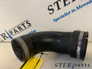 Gebruikte Intercooler Slang Mercedes ML I (163) 400 4.0 CDI V8 32V Prijs € 15,00 Margeregeling aangeboden door Sterparts Mercedes specialist