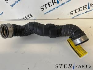 Gebruikte Intercooler Slang Mercedes C (W203) 1.8 C-230K 16V Prijs € 25,00 Margeregeling aangeboden door Sterparts Mercedes specialist