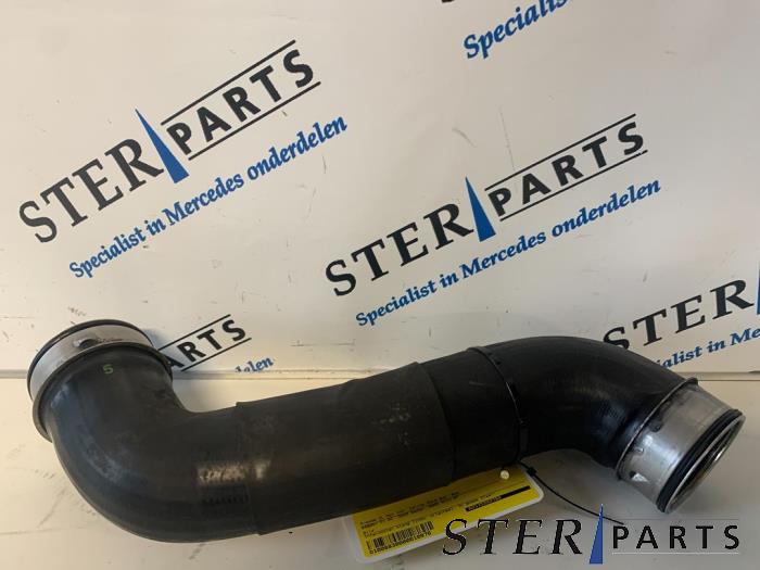 Gebruikte Intercooler Slang Mercedes E (W211) 3.2 E-320 CDI 24V Prijs € 15,00 Margeregeling aangeboden door Sterparts Mercedes specialist