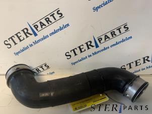 Gebruikte Intercooler Slang Mercedes E (W211) 3.2 E-320 CDI 24V Prijs € 15,00 Margeregeling aangeboden door Sterparts Mercedes specialist