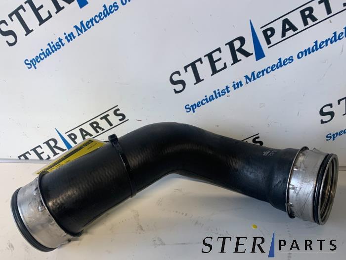 Gebruikte Intercooler Slang Mercedes S (W220) 3.2 S-320 CDI 24V Prijs € 15,00 Margeregeling aangeboden door Sterparts Mercedes specialist