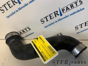 Gebruikte Intercooler Slang Mercedes S (W220) 3.2 S-320 CDI 24V Prijs € 20,00 Margeregeling aangeboden door Sterparts Mercedes specialist