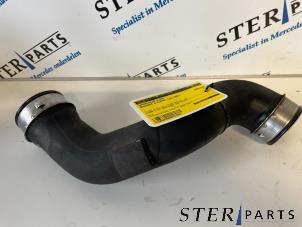 Gebruikte Intercooler Slang Mercedes S (W220) 3.2 S-320 CDI 24V Prijs € 20,00 Margeregeling aangeboden door Sterparts Mercedes specialist