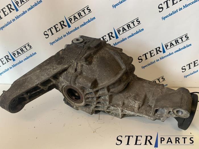 Gebruikte Cardanklok voor Mercedes ML I (163) 400 4.0 CDI V8 32V Prijs € 150,00 Margeregeling aangeboden door Sterparts Mercedes specialist