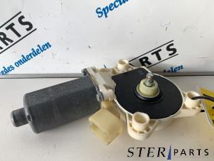 Gebruikte Motor electrisch raam Mercedes E (W211) 2.2 E-200 CDI 16V Prijs € 14,95 Margeregeling aangeboden door Sterparts Mercedes specialist