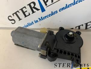 Gebruikte Motor electrisch raam Mercedes ML I (163) 2.7 270 CDI 20V Prijs € 24,95 Margeregeling aangeboden door Sterparts Mercedes specialist