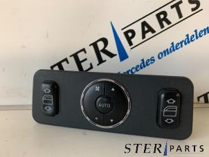 Gebruikte Ruit schakelaar elektrisch Mercedes ML I (163) 2.7 270 CDI 20V Prijs € 24,95 Margeregeling aangeboden door Sterparts Mercedes specialist